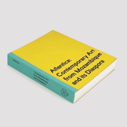 Impressão offset premium do livro "Atlântica: Contemporary Art from Mozambique" 01