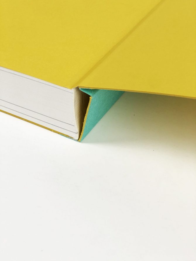 Impressão offset premium do livro "Atlântica: Contemporary Art from Mozambique" 02